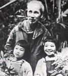 Bác Hồ và các cháu thiếu nhi tại Việt Bắc năm 1952