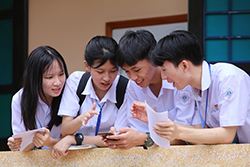 Từ tháng 11, học sinh được sử dụng điện thoại trong lớp.