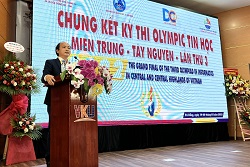 PGS.TS Huỳnh Công Pháp – Hiệu trưởng Trường Đại học Công nghệ thông tin và Truyền thông Việt – Hàn, Trưởng Ban tổ chức phát biểu khai mạc kỳ  thi